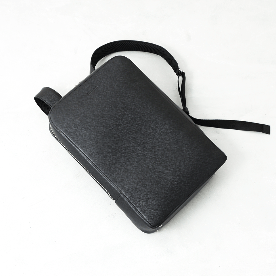 THE Backpack - Black
