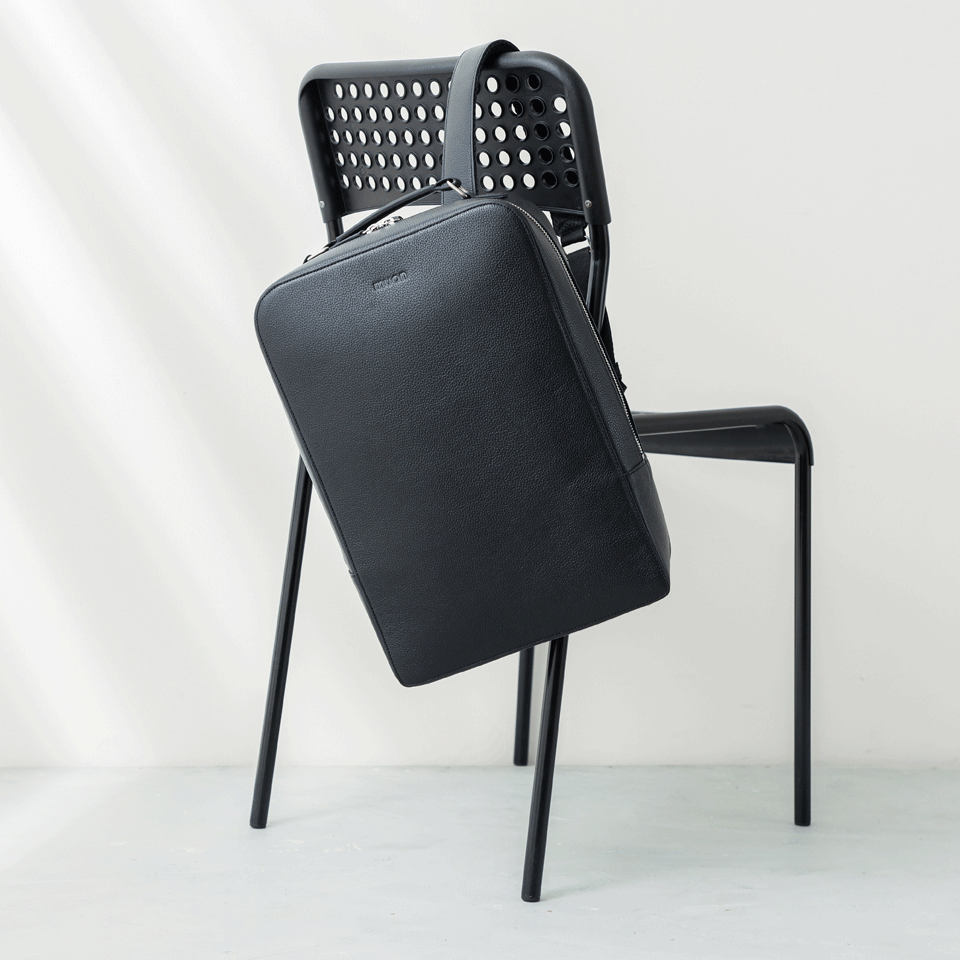 THE Backpack - Black