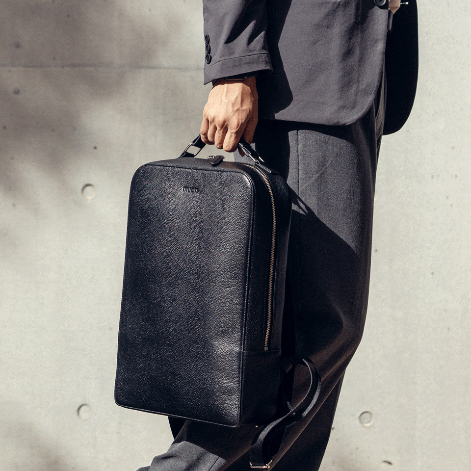 THE Backpack - Black