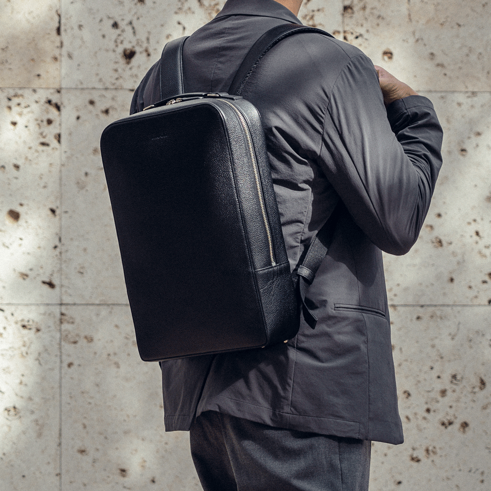 THE Backpack - Black