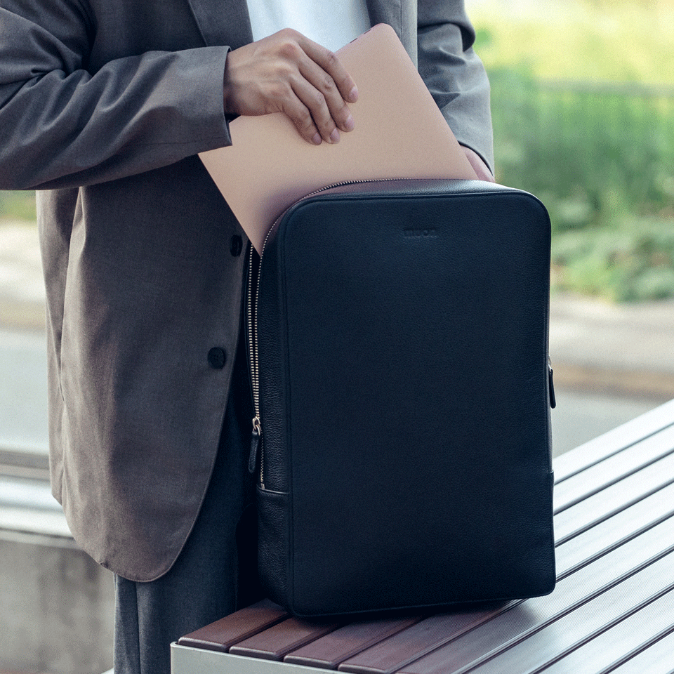 THE Backpack - Black
