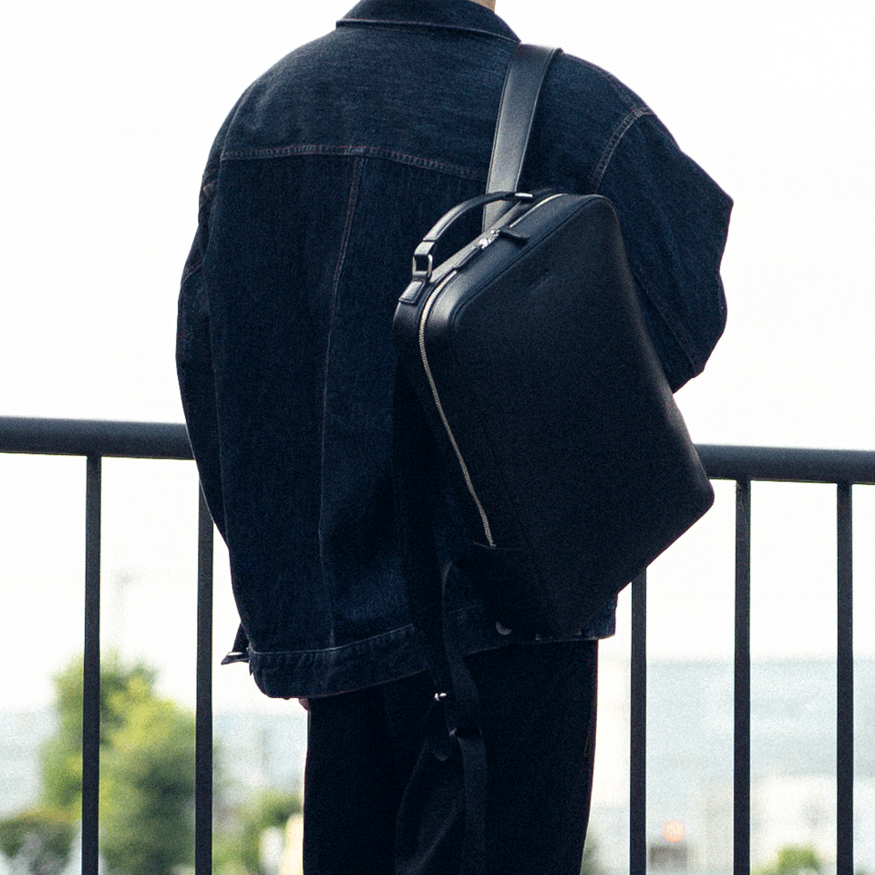 THE Backpack - Black