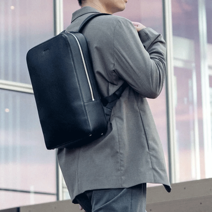 THE Backpack - Black