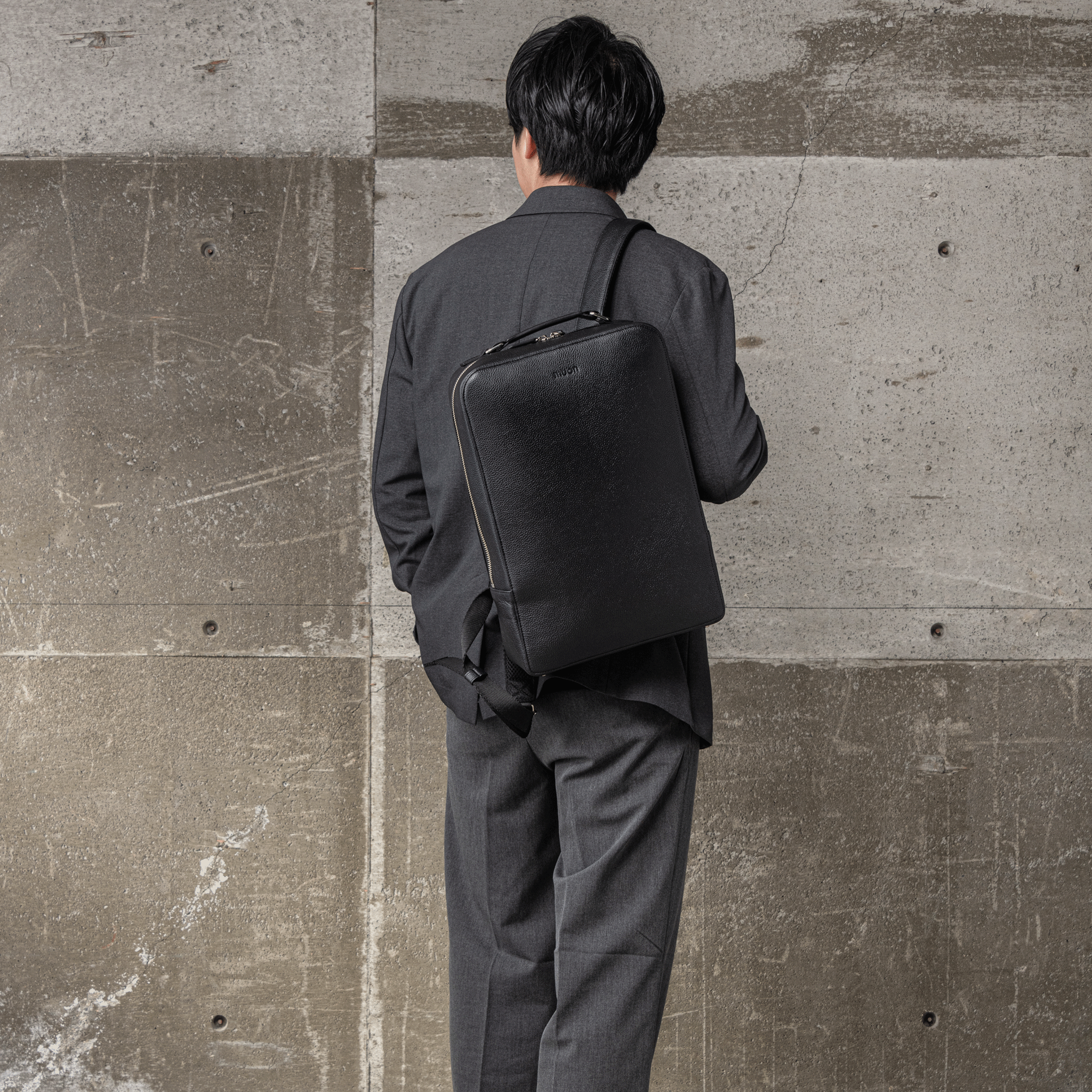 THE Backpack - Black