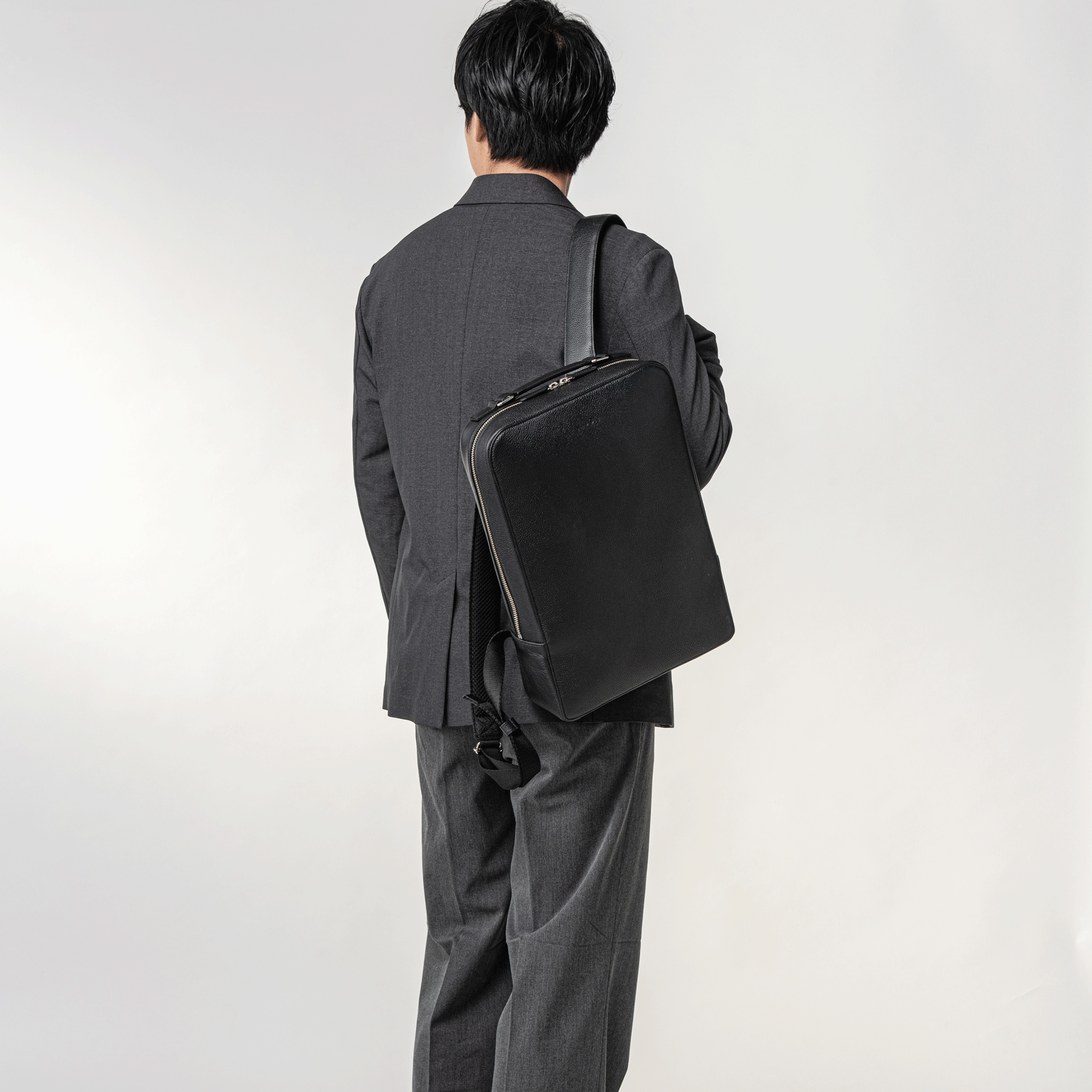 THE Backpack - Black