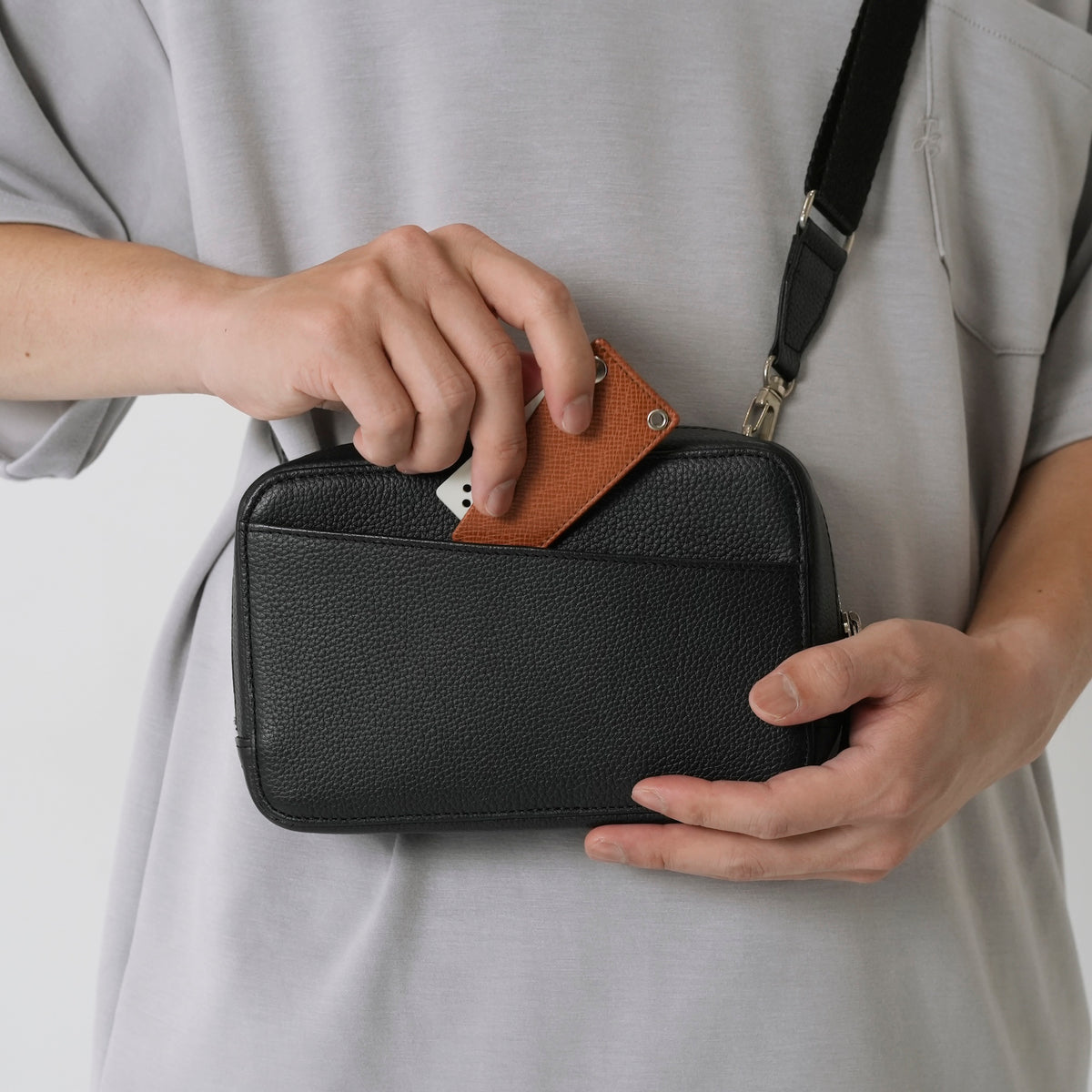 THE Cross Bodybag