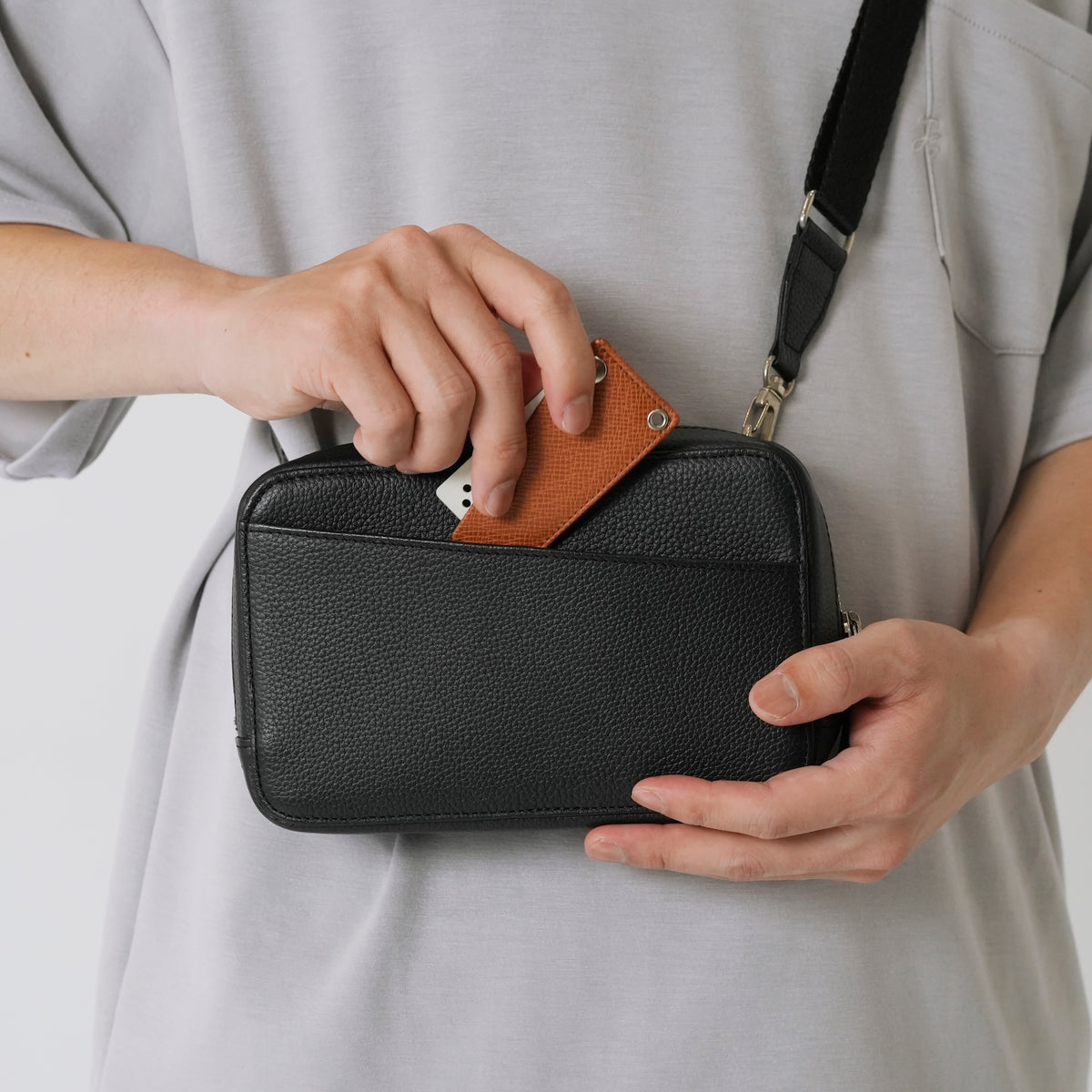 THE Cross Bodybag