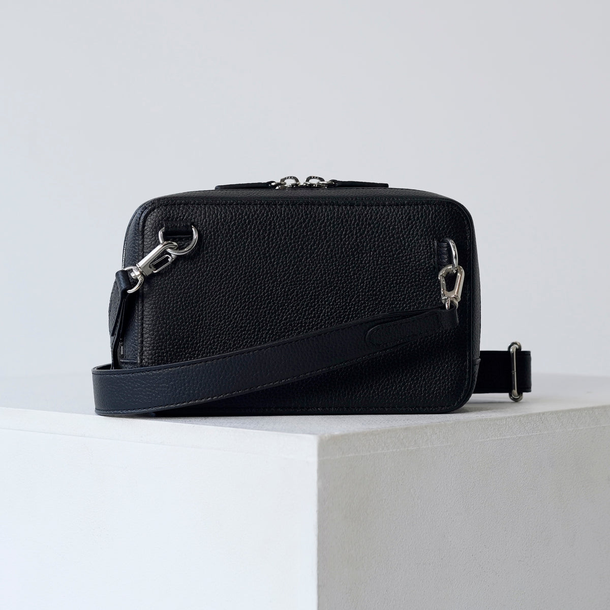 THE Cross Bodybag