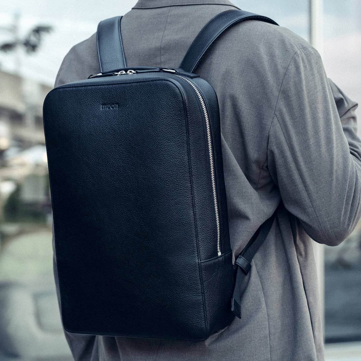 THE Backpack - Black