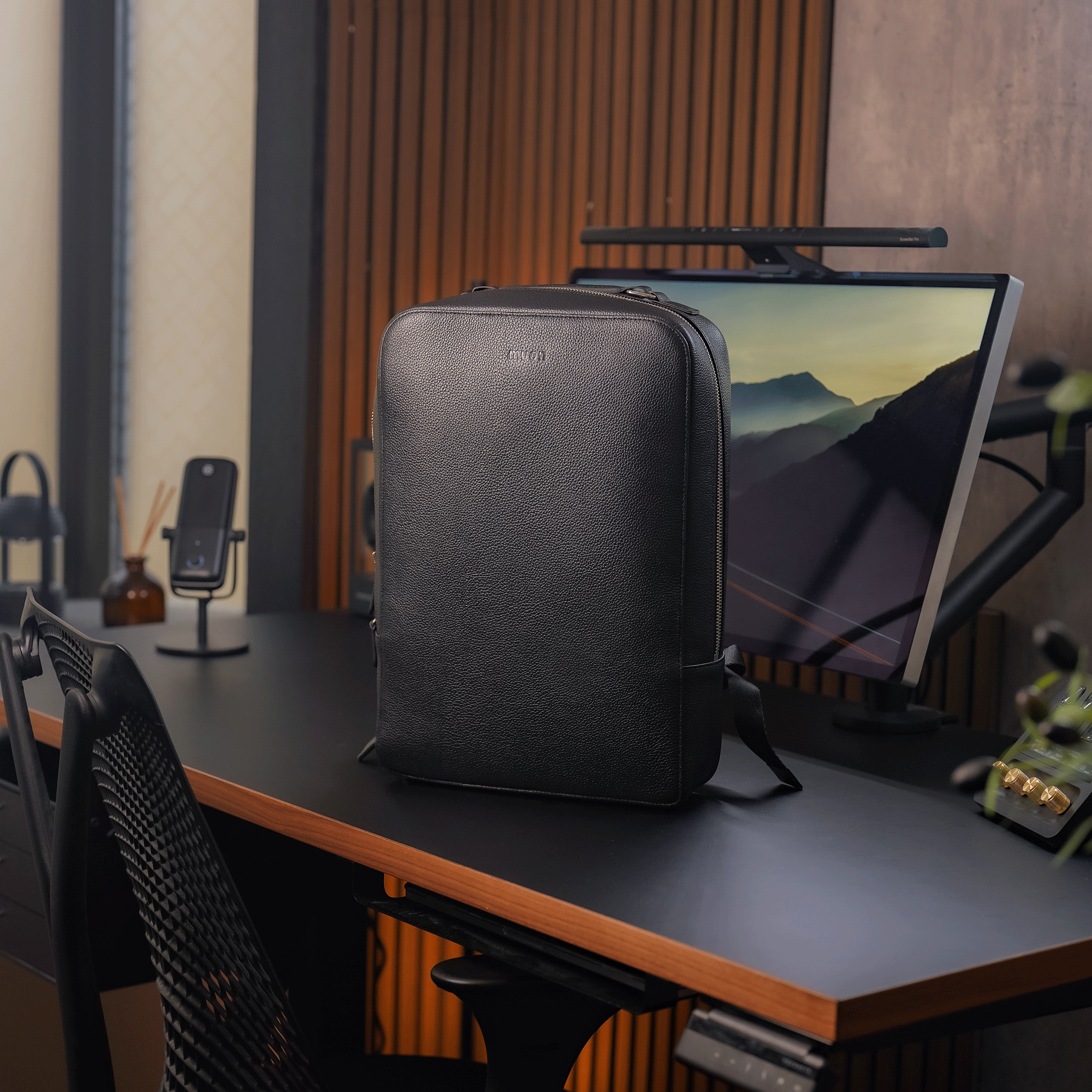 THE Backpack - Black