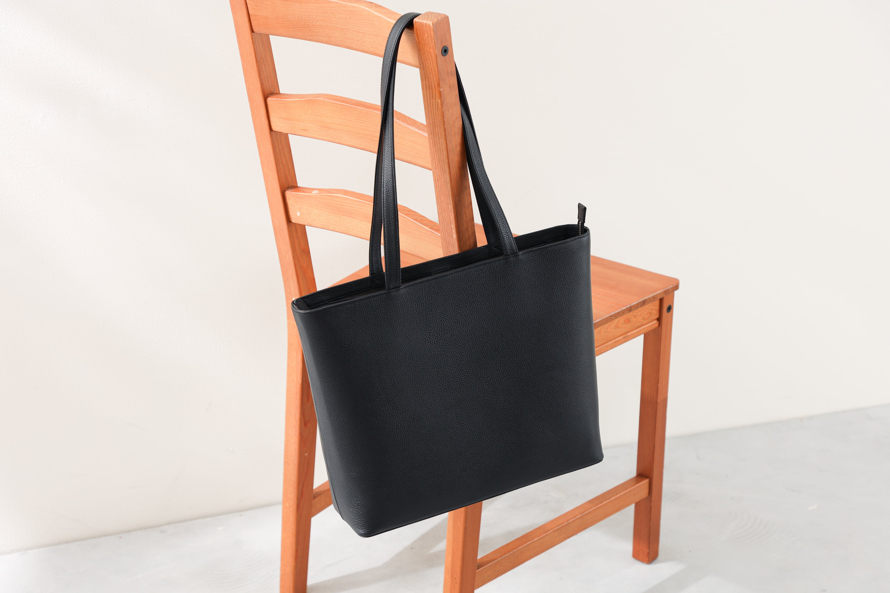 THE Tote Black 入荷予定のお知らせ
