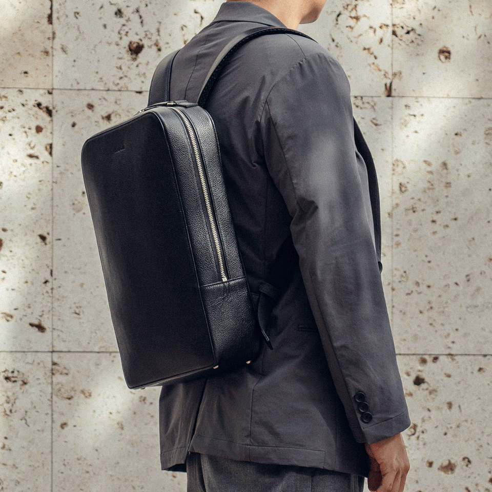 THE Backpack - Black