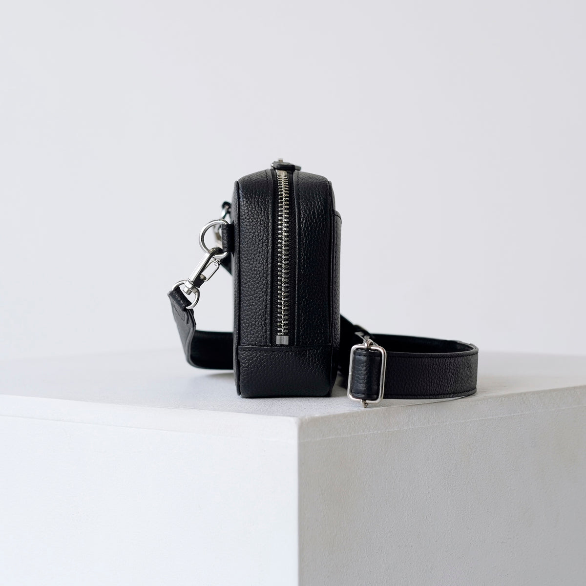 THE Cross Bodybag