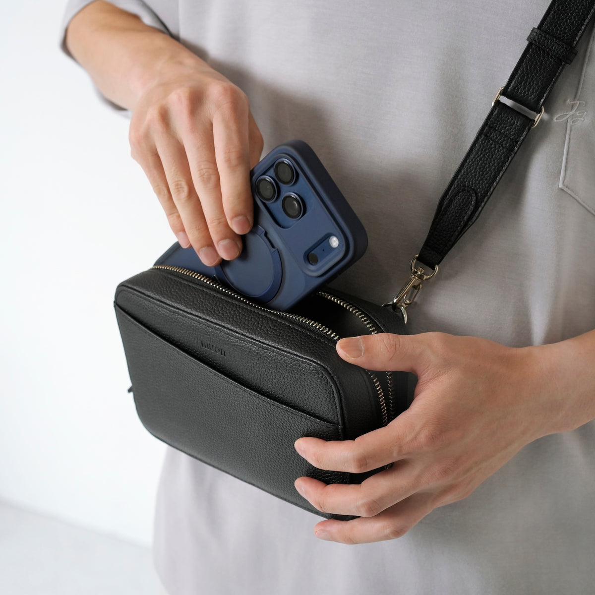 THE Cross Bodybag