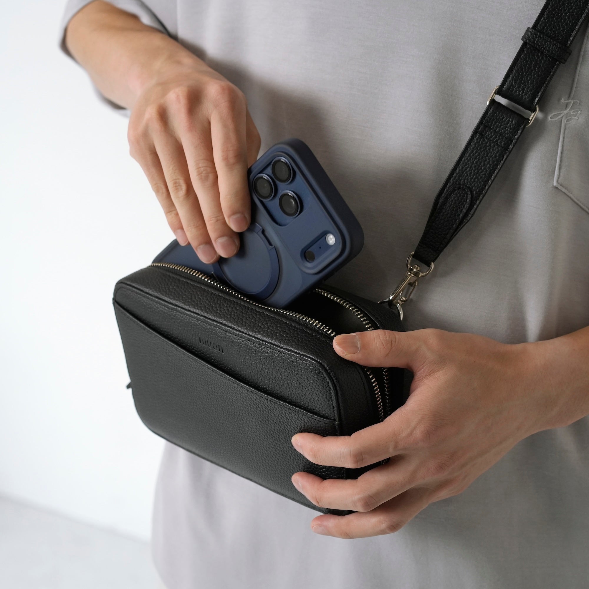 THE Cross Bodybag