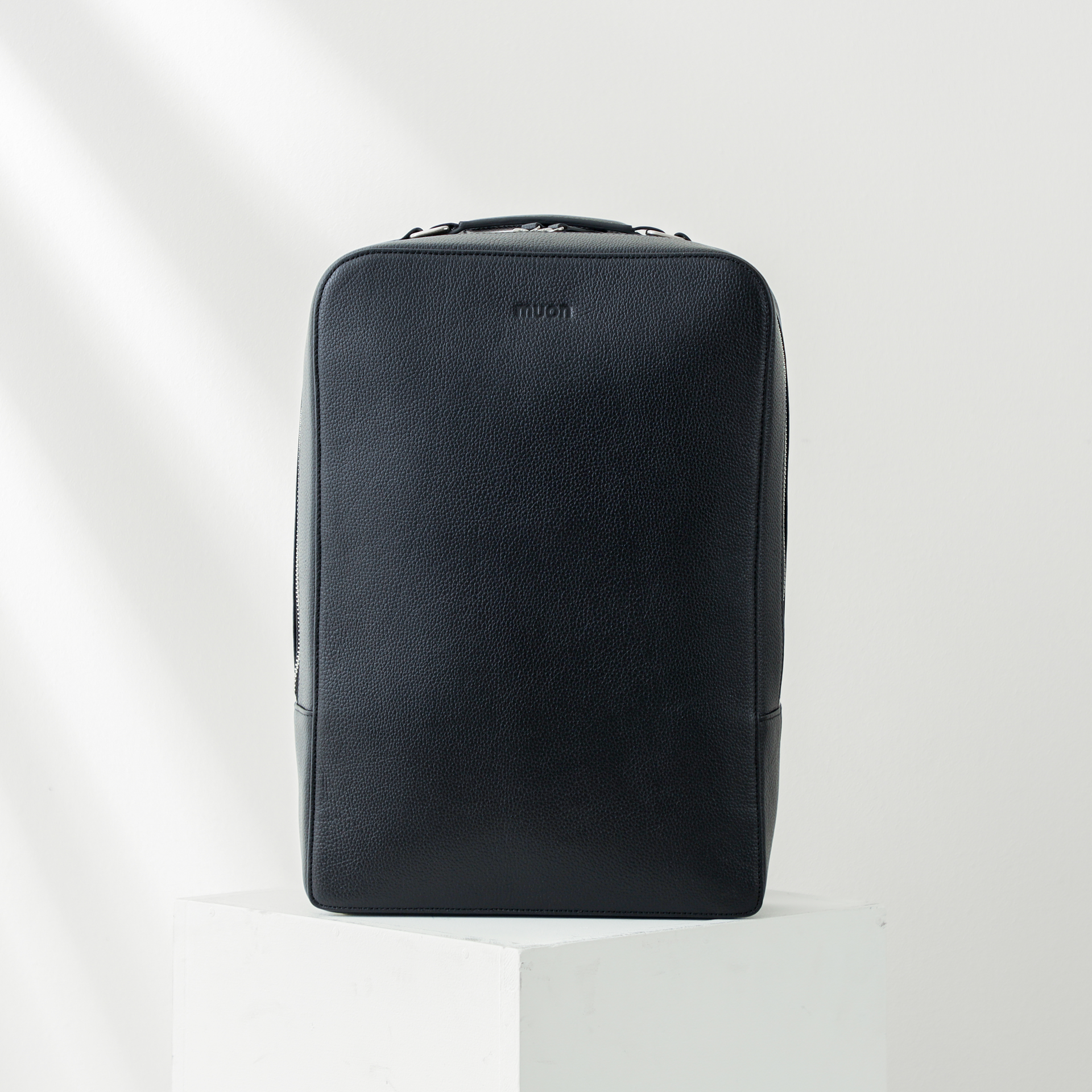 THE Backpack - Black | muon公式オンラインストア THE Backpack - Black | muon公式オンラインストア